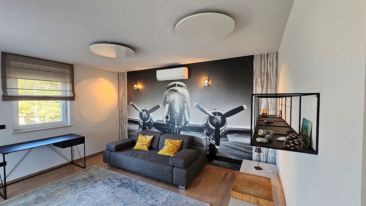 Nepremičnine Istra, prodajam stanovanje s strešno teraso, Novigrad