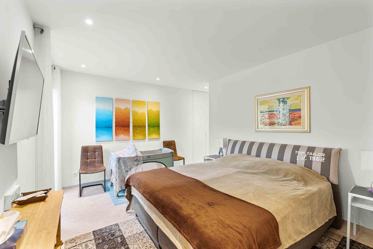 Luksuzna Moderna Vila ob ACI Marini – Ekskluzivna Rezidenca s Pogledom na Morje