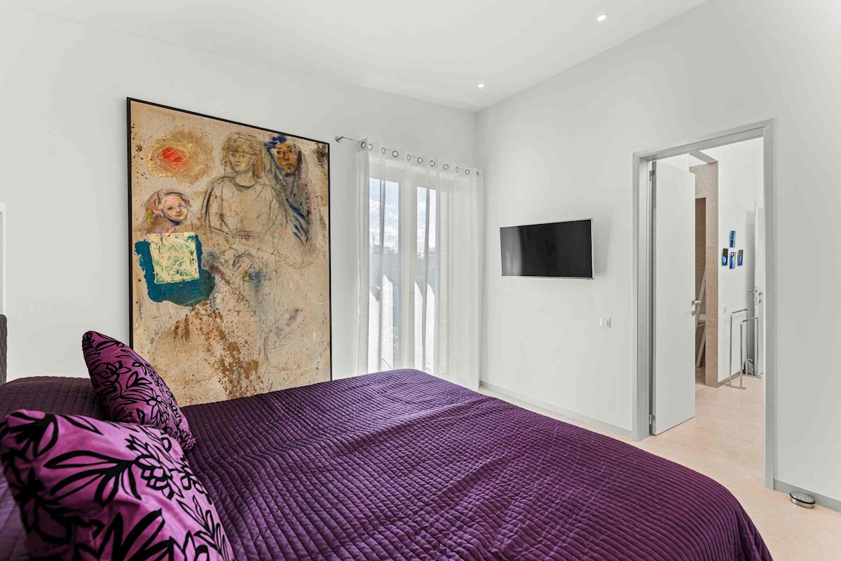 Luksuzna Moderna Vila ob ACI Marini – Ekskluzivna Rezidenca s Pogledom na Morje