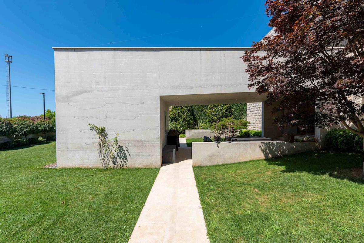 Luksuzna Moderna Vila ob ACI Marini – Ekskluzivna Rezidenca s Pogledom na Morje