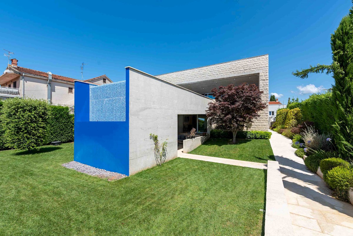 Luksuzna Moderna Vila ob ACI Marini – Ekskluzivna Rezidenca s Pogledom na Morje