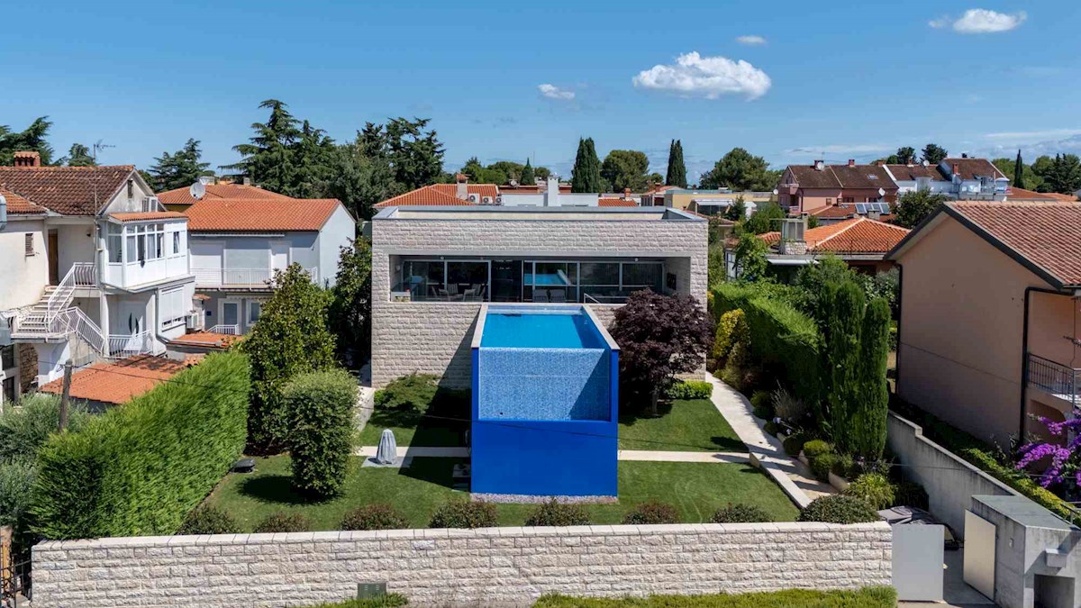 Luksuzna Moderna Vila ob ACI Marini – Ekskluzivna Rezidenca s Pogledom na Morje