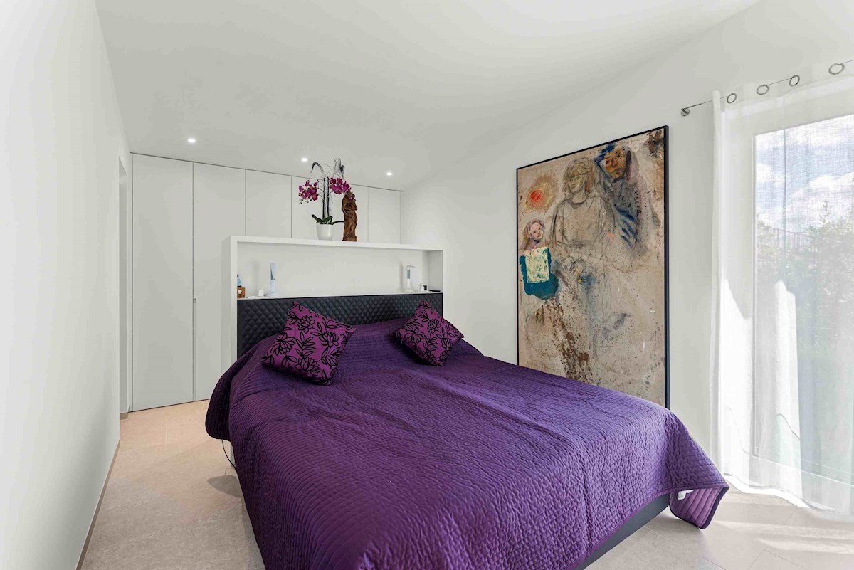 Luksuzna Moderna Vila ob ACI Marini – Ekskluzivna Rezidenca s Pogledom na Morje