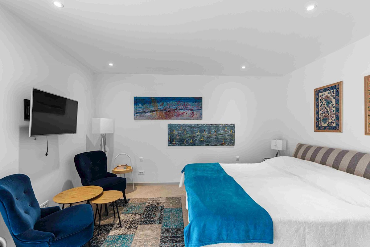 Luksuzna Moderna Vila ob ACI Marini – Ekskluzivna Rezidenca s Pogledom na Morje