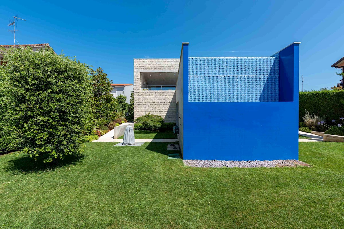 Luksuzna Moderna Vila ob ACI Marini – Ekskluzivna Rezidenca s Pogledom na Morje