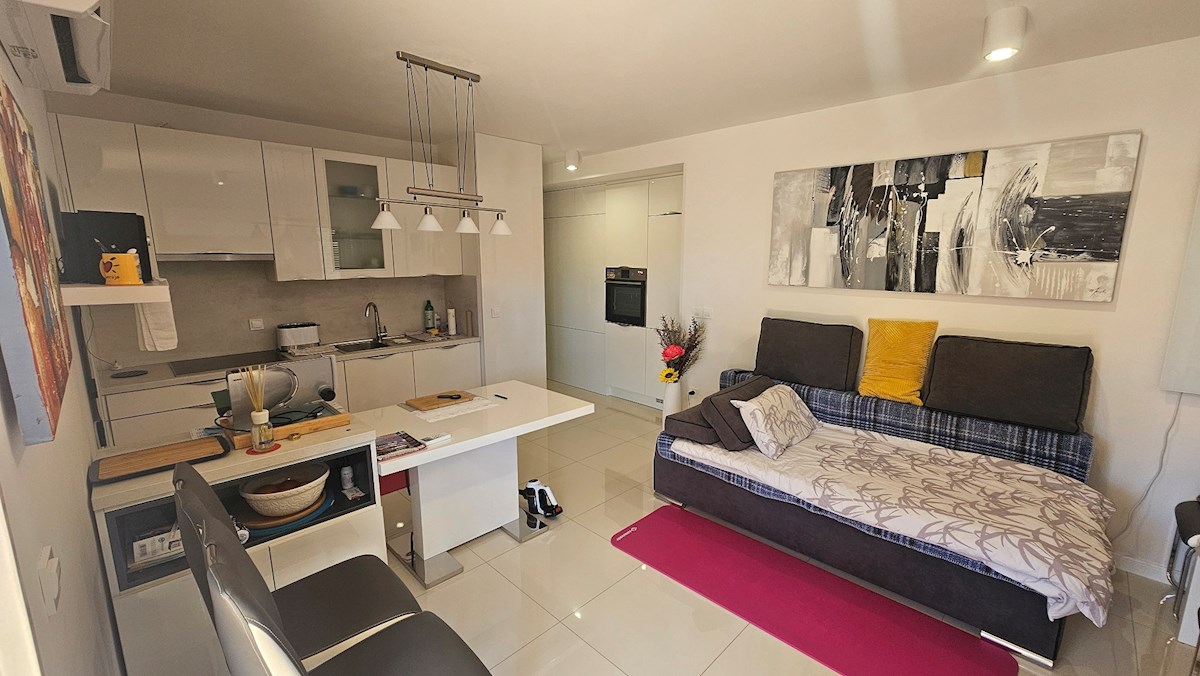 Nepremičnine Istra, prodajam stanovanje, blizu morja, Novigrad