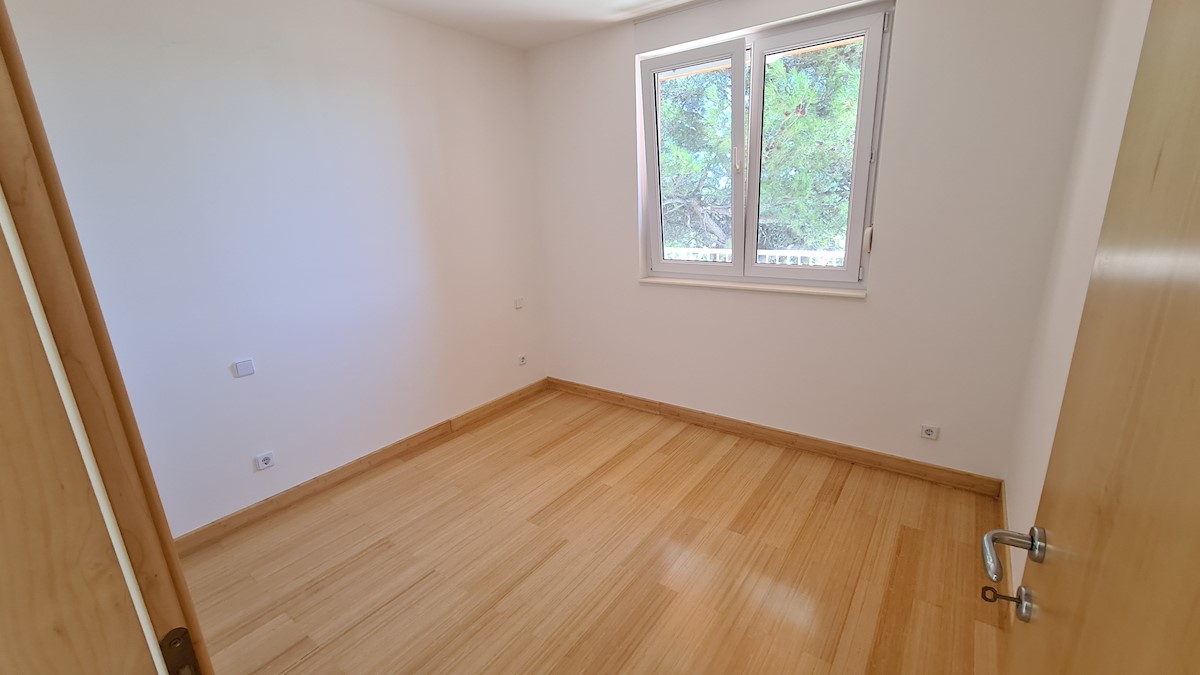 Nepremičnine Istra, prodajam stanovanje, prvi red do morja, Novigrad