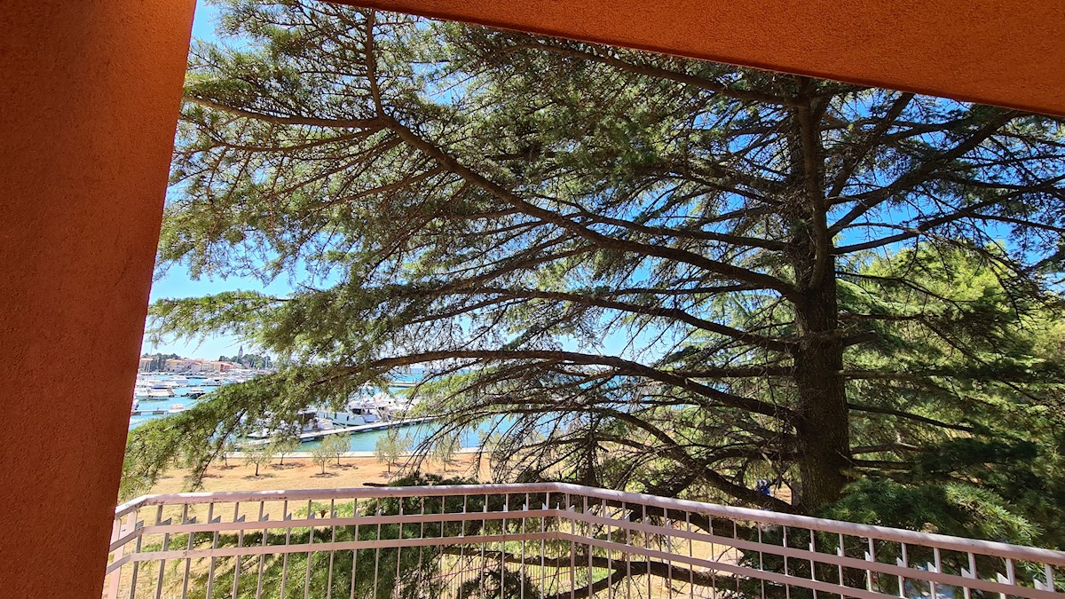 Nepremičnine Istra, prodajam stanovanje, prvi red do morja, Novigrad