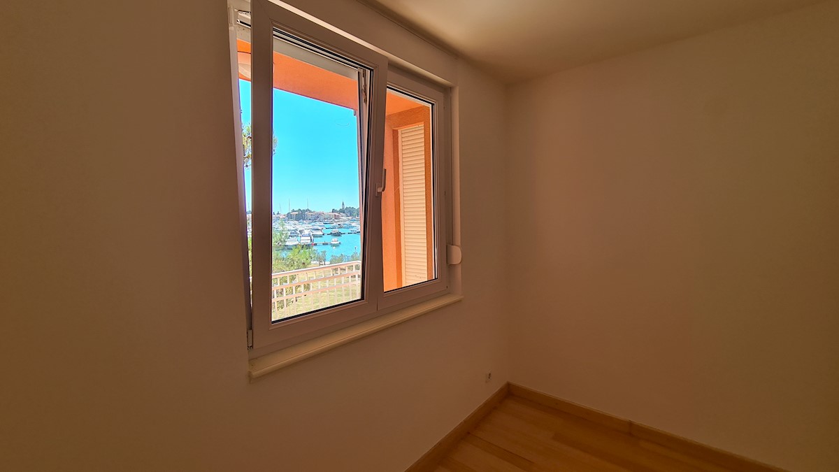 Nepremičnine Istra, prodajam stanovanje, prvi red do morja, Novigrad