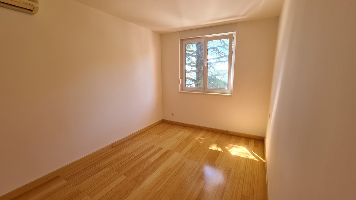 Nepremičnine Istra, prodajam stanovanje, prvi red do morja, Novigrad