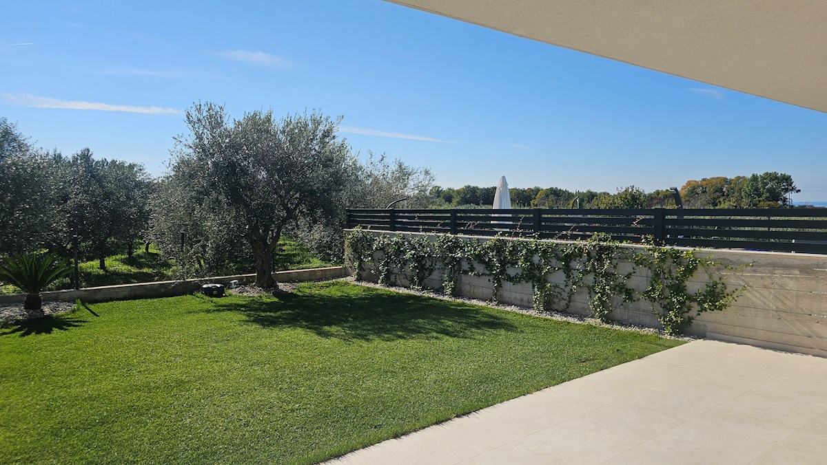 Nepremičnine Istra, prodajam stanovanje v pritličju s pogledom na morje, Novigrad