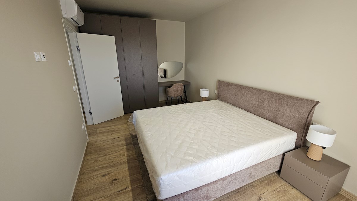 Dvojček hiše na mirni lokaciji s čudovitim razgledom na morje in bazen