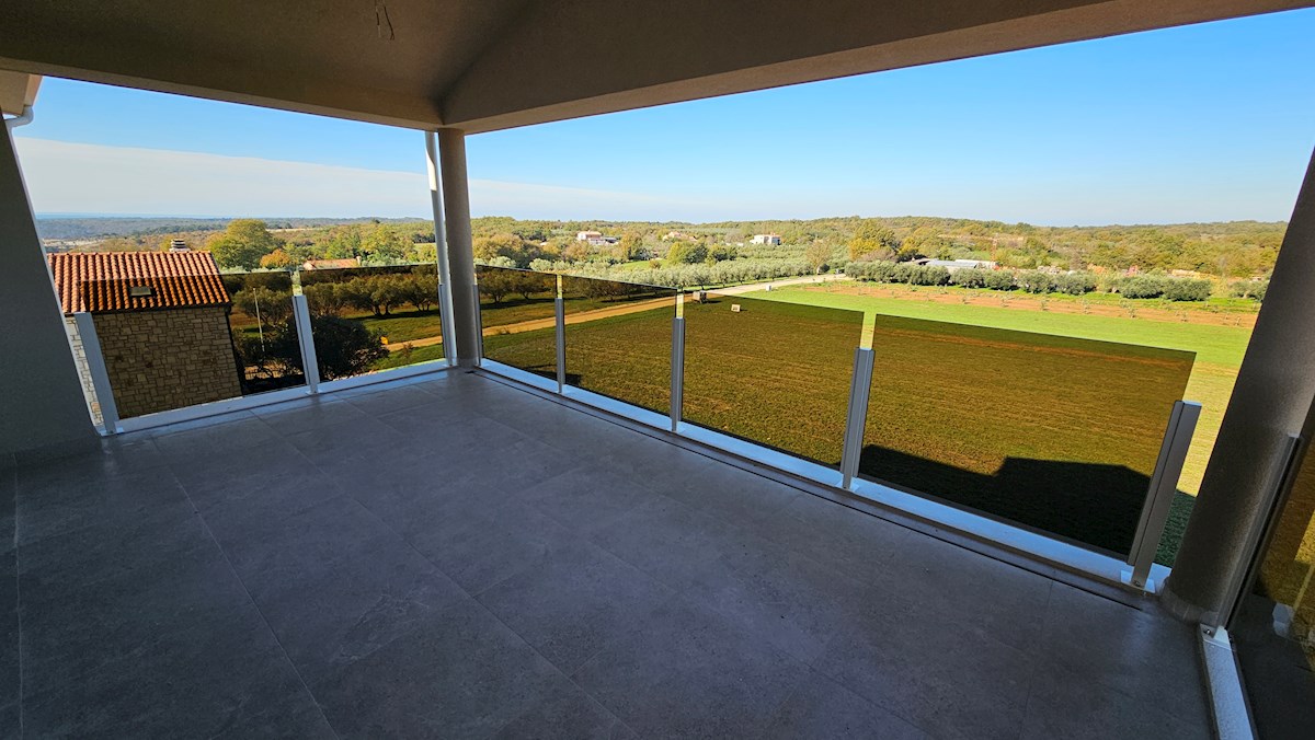 Dvojček hiše na mirni lokaciji s čudovitim razgledom na morje in bazen