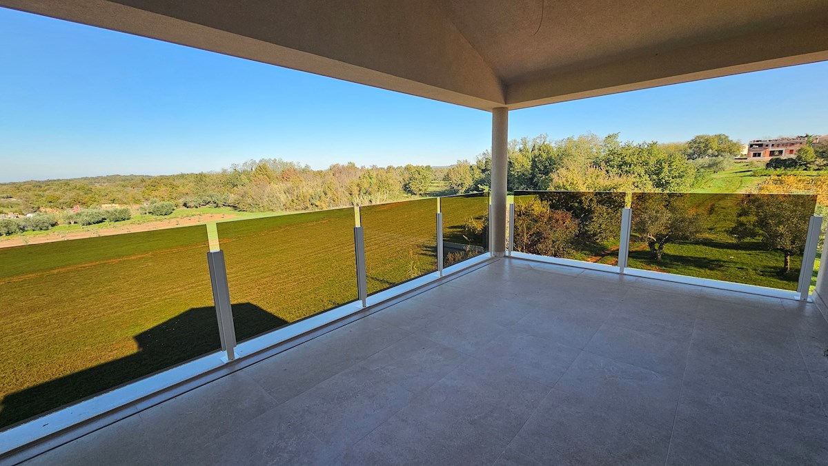 Dvojček hiše na mirni lokaciji s čudovitim razgledom na morje in bazen