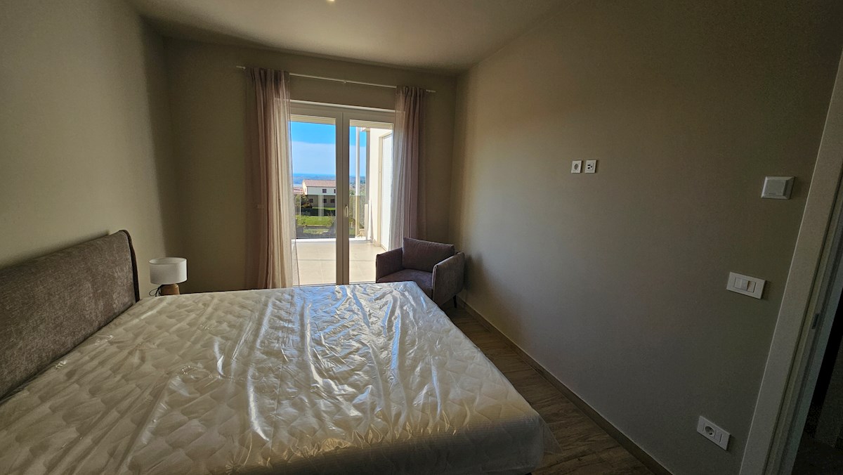 Dvojček hiše na mirni lokaciji s čudovitim razgledom na morje in bazen