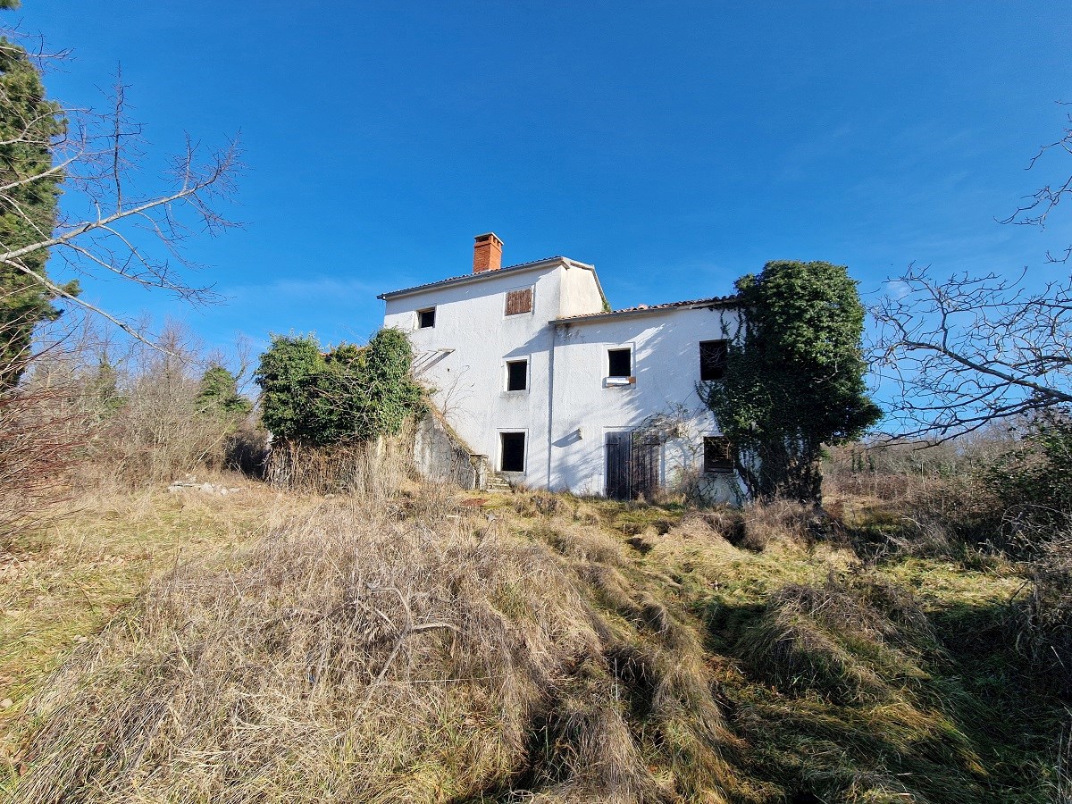 Ekskluzivna Kamnita Hiša pri Oprtlju - PRILOŽNOST!