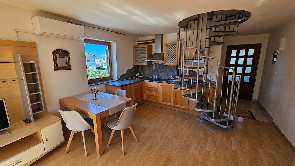 Dvoetažno stanovanje s pogledom na morje