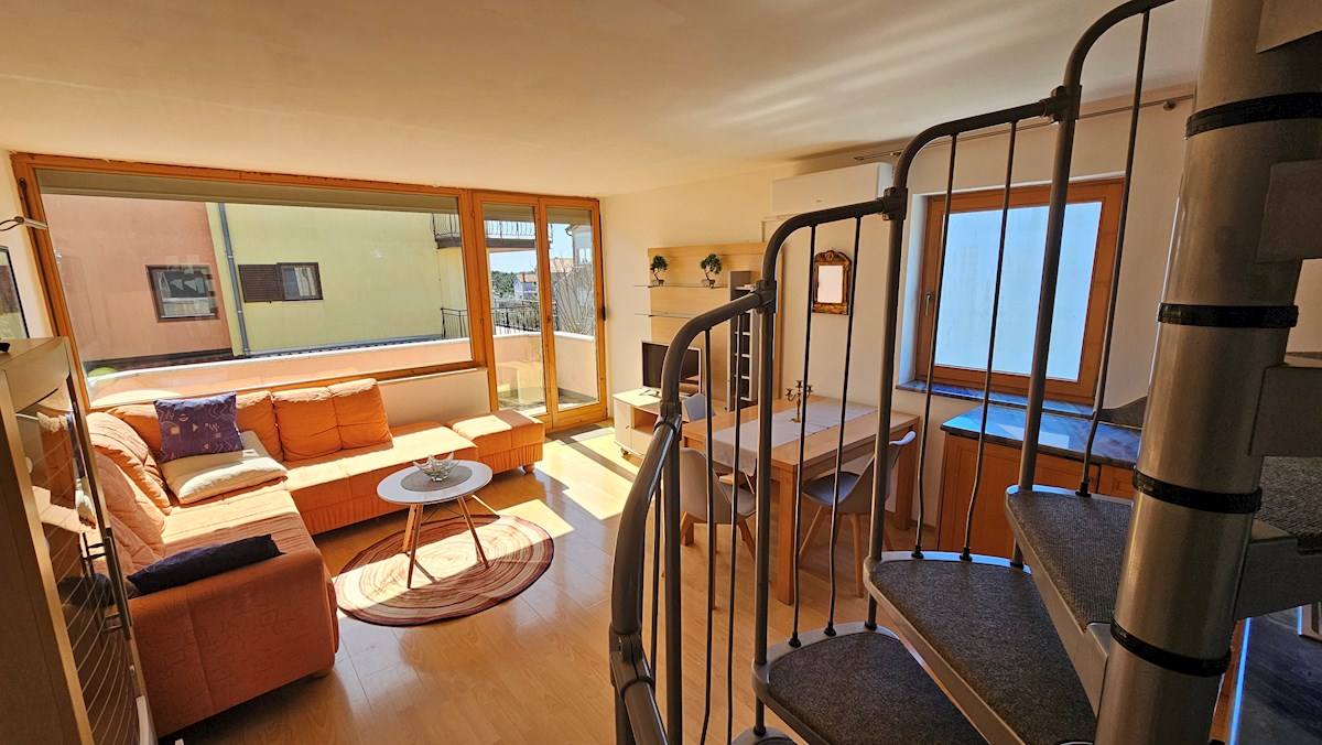 Dvoetažno stanovanje s pogledom na morje