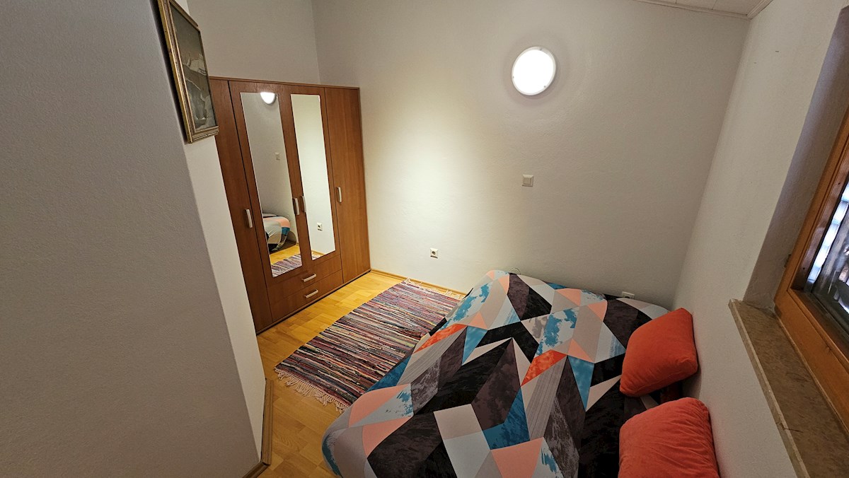 Dvoetažno stanovanje s pogledom na morje