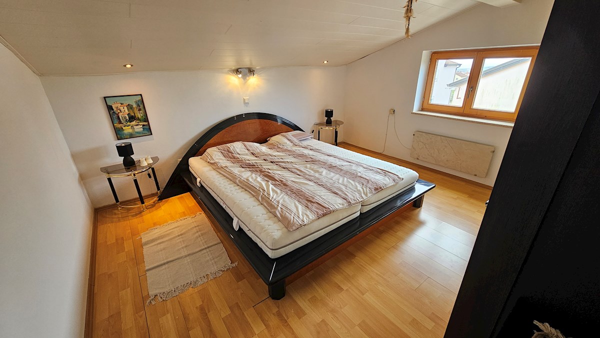 Dvoetažno stanovanje s pogledom na morje