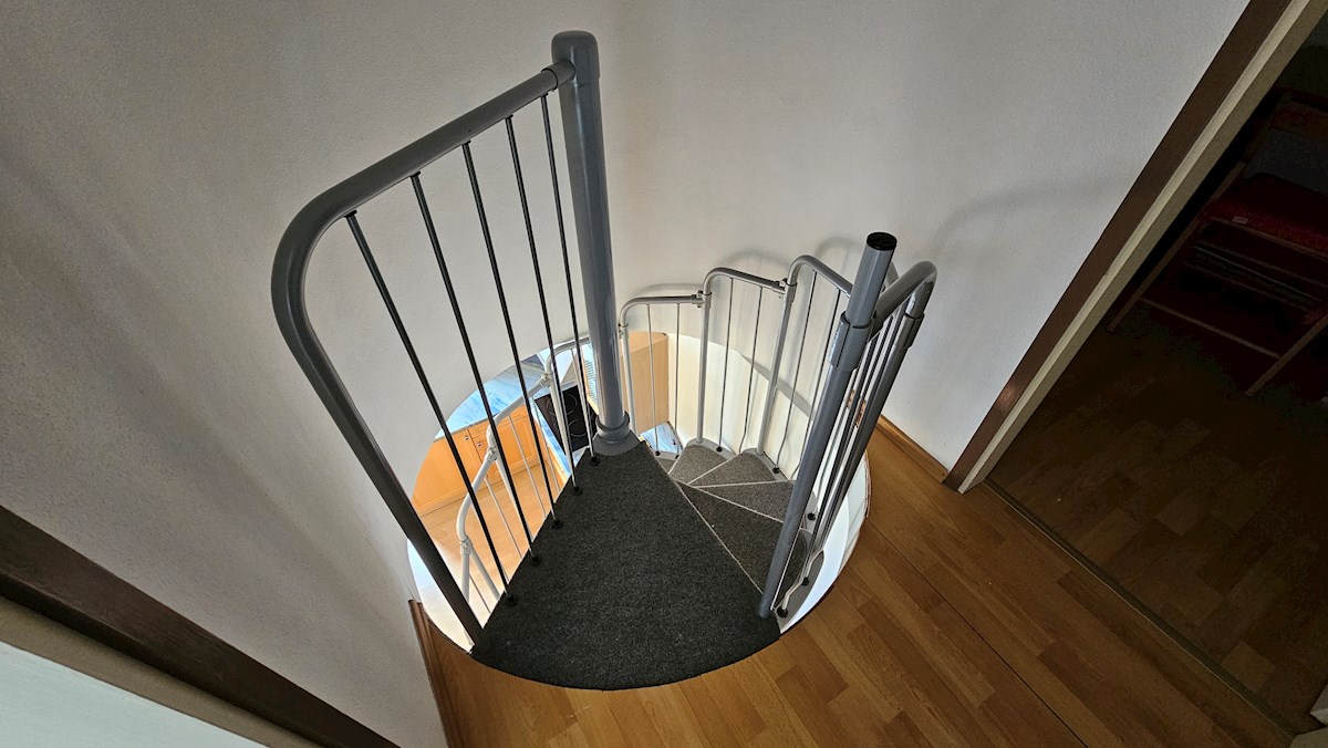 Dvoetažno stanovanje s pogledom na morje