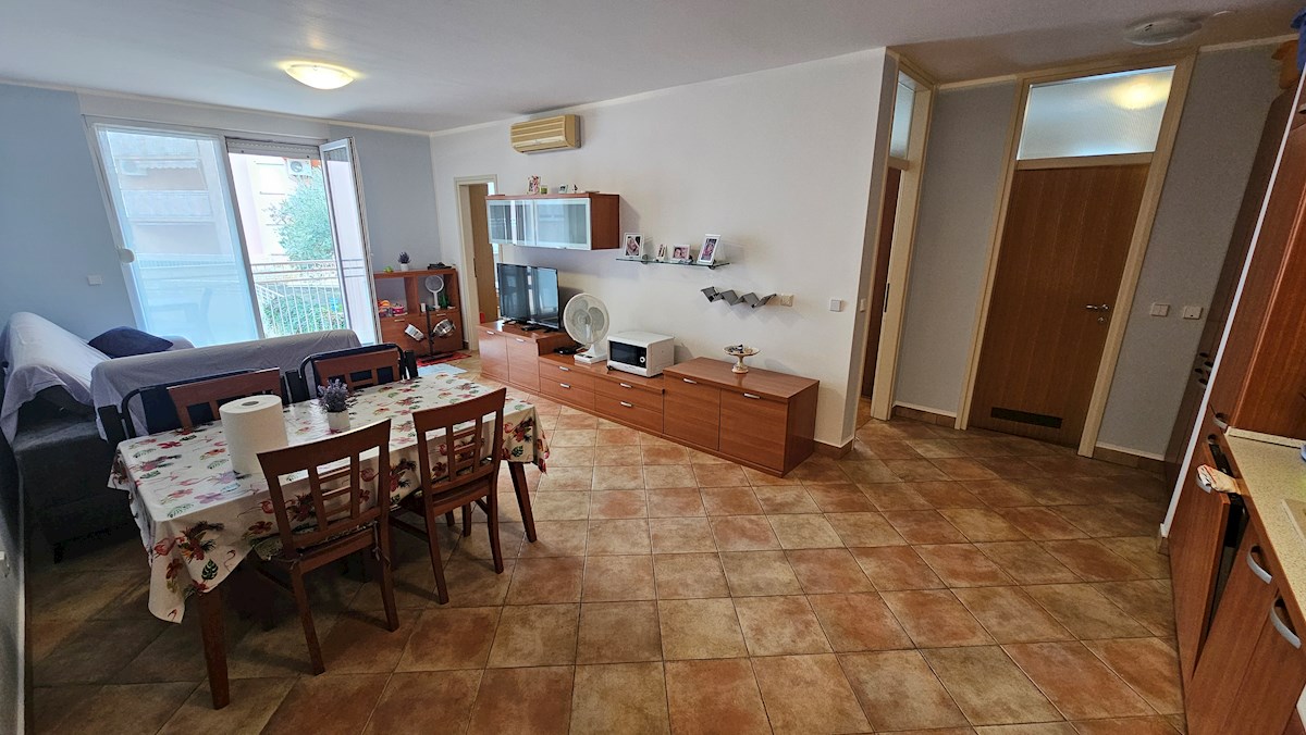 Nepremičnine Istra, prodajam stanovanje, prvi red do morja, Novigrad