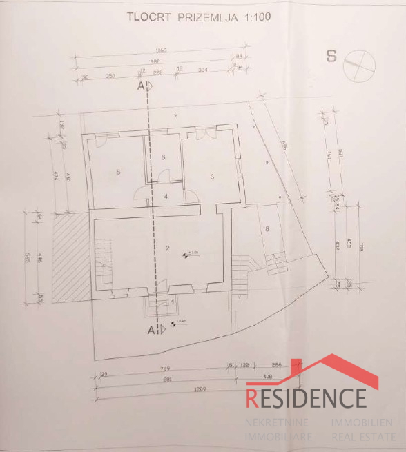 Pazin, hiša s čudovitim pogledom na goro Učko