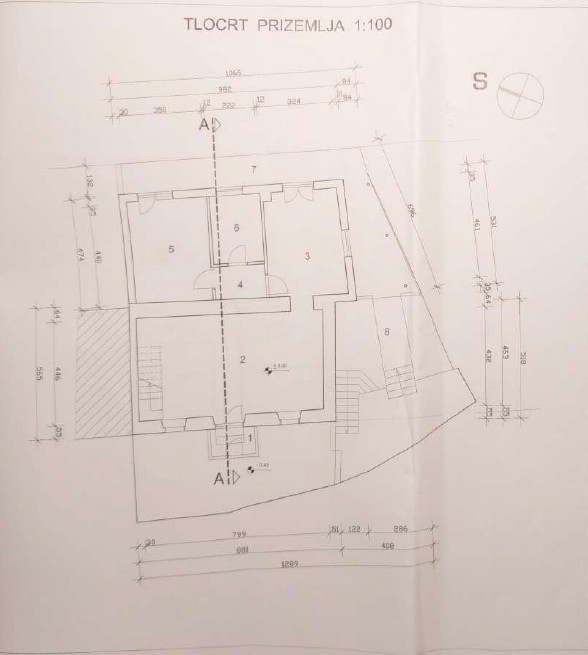 Pazin, hiša s čudovitim pogledom na goro Učko