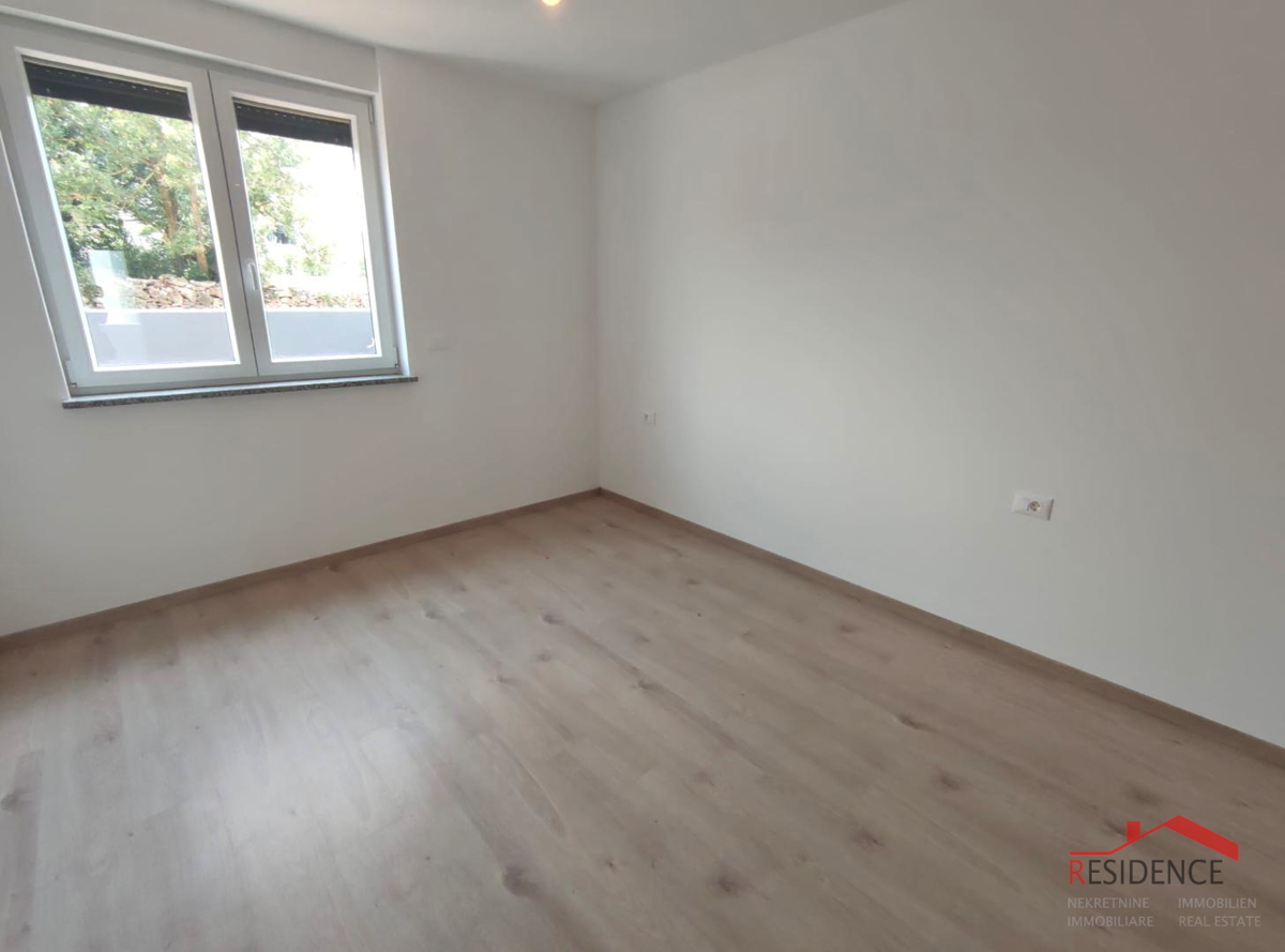 Medulin, pritlični apartma z vrtom