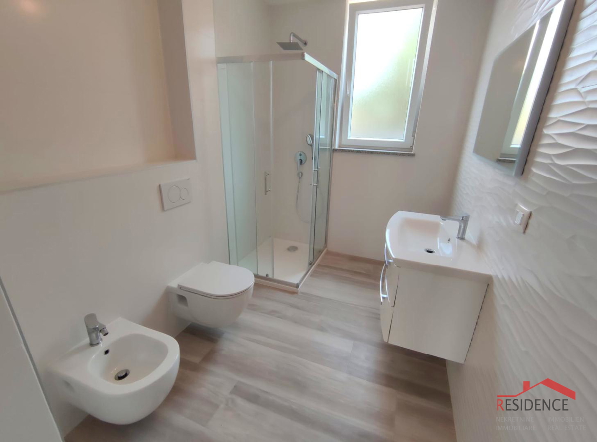 Medulin, pritlični apartma z vrtom