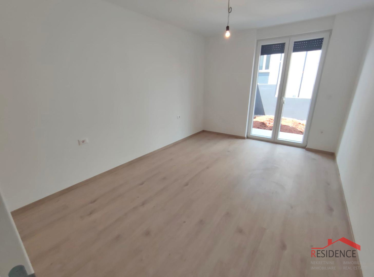 Medulin, pritlični apartma z vrtom