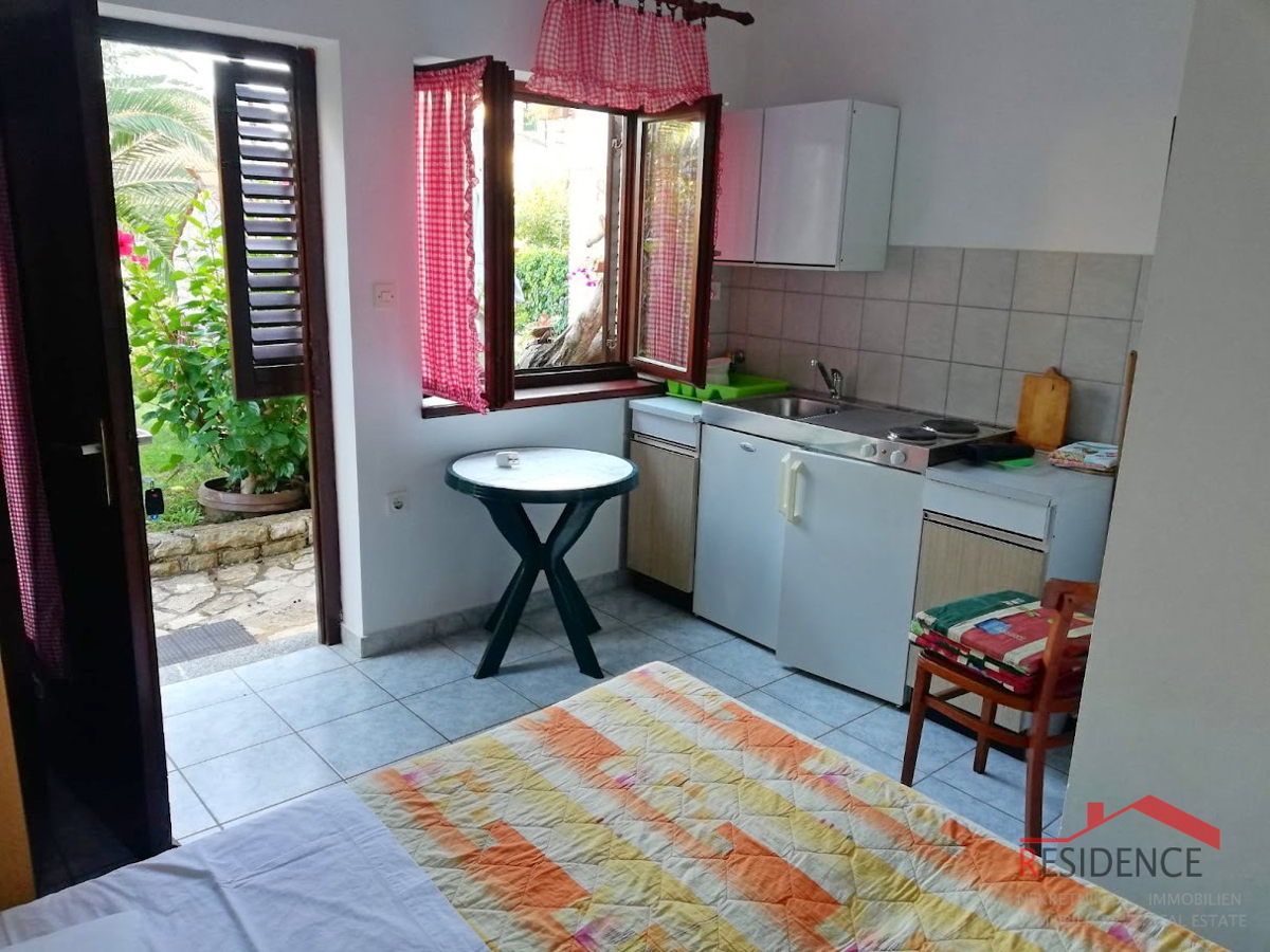 Apartma v Premanturi, pritličje, dvorišče, 3 parkirna mesta