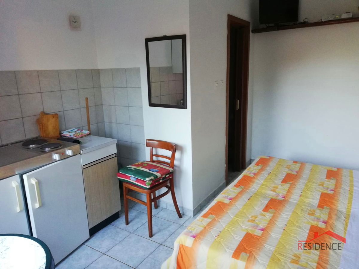 Apartma v Premanturi, pritličje, dvorišče, 3 parkirna mesta