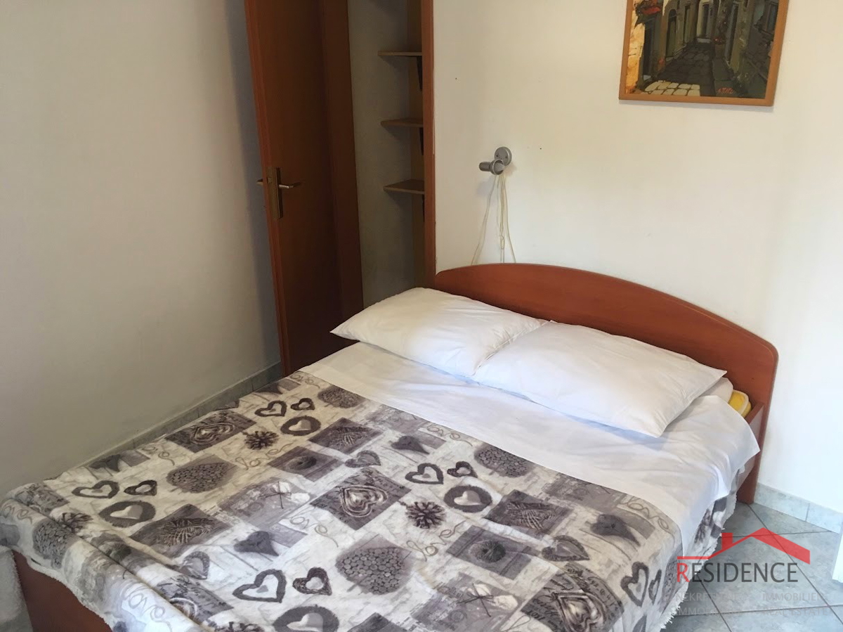 Apartma v Premanturi, pritličje, dvorišče, 3 parkirna mesta