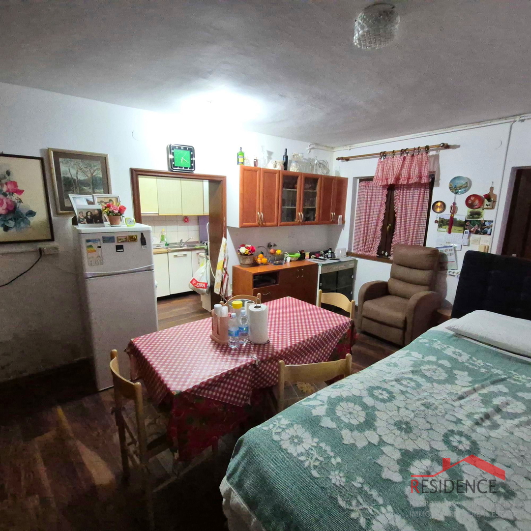 Apartma v Premanturi, pritličje, dvorišče, 3 parkirna mesta