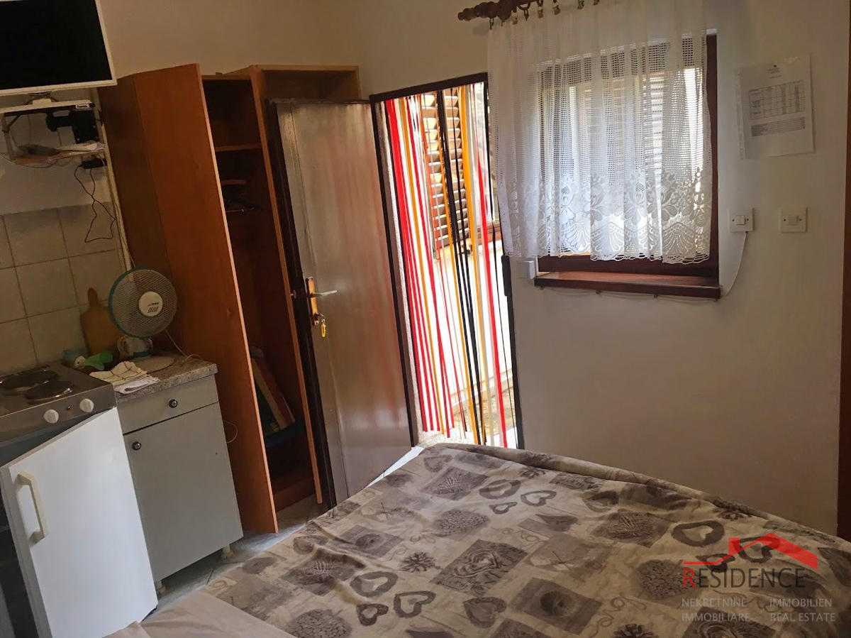 Apartma v Premanturi, pritličje, dvorišče, 3 parkirna mesta