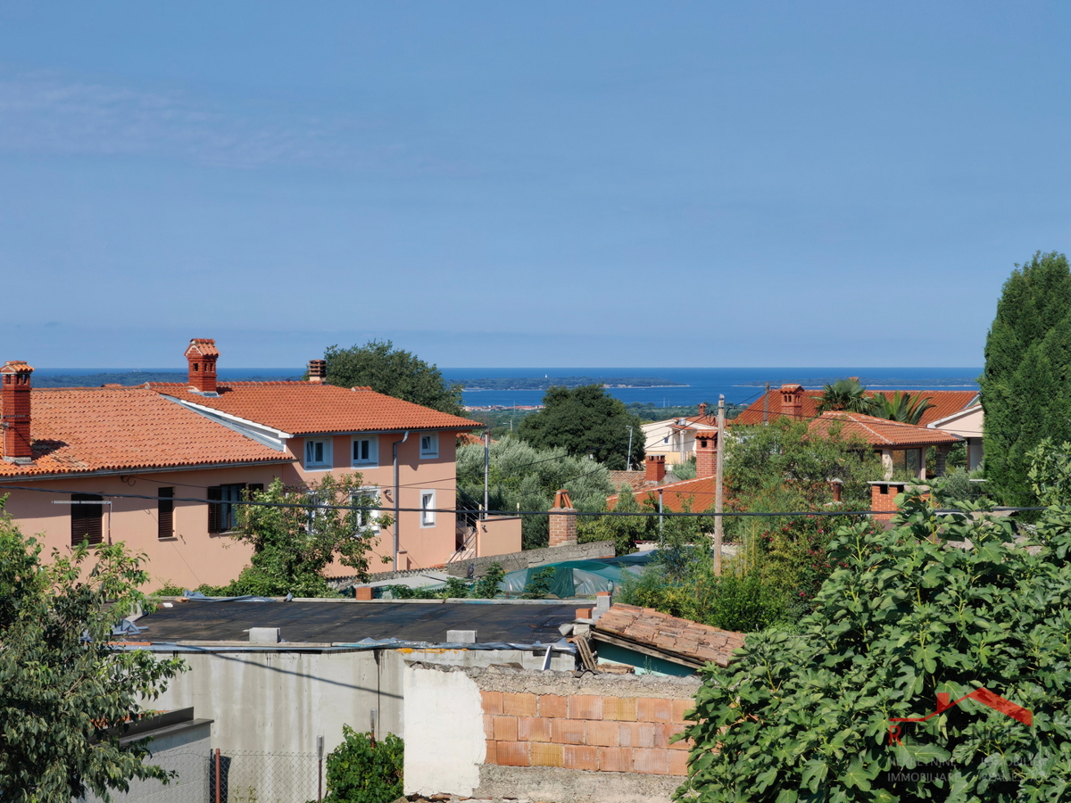 Galižana, hiša v centru z garažo