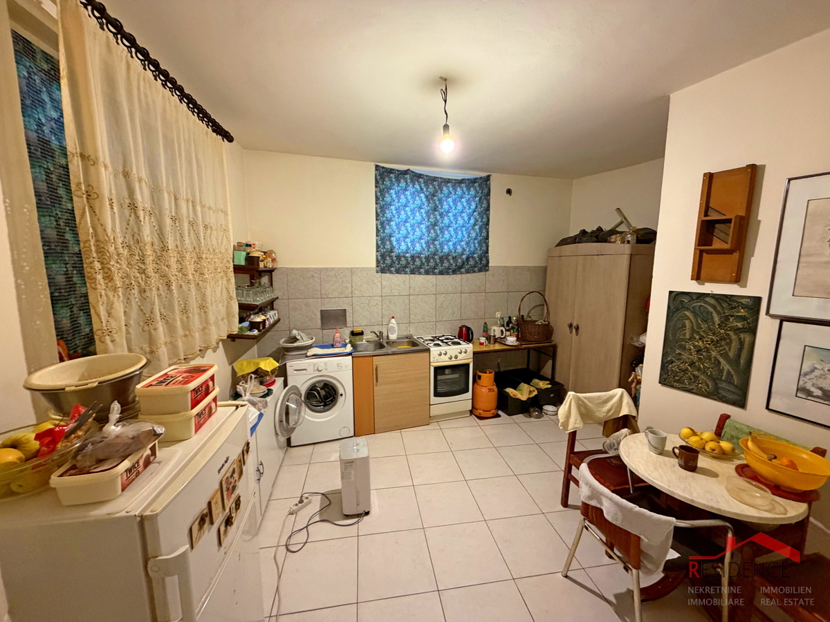 Pola, Veli Vrh, casa