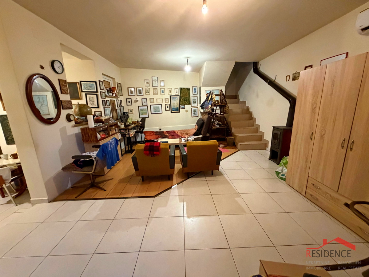 Pola, Veli Vrh, casa