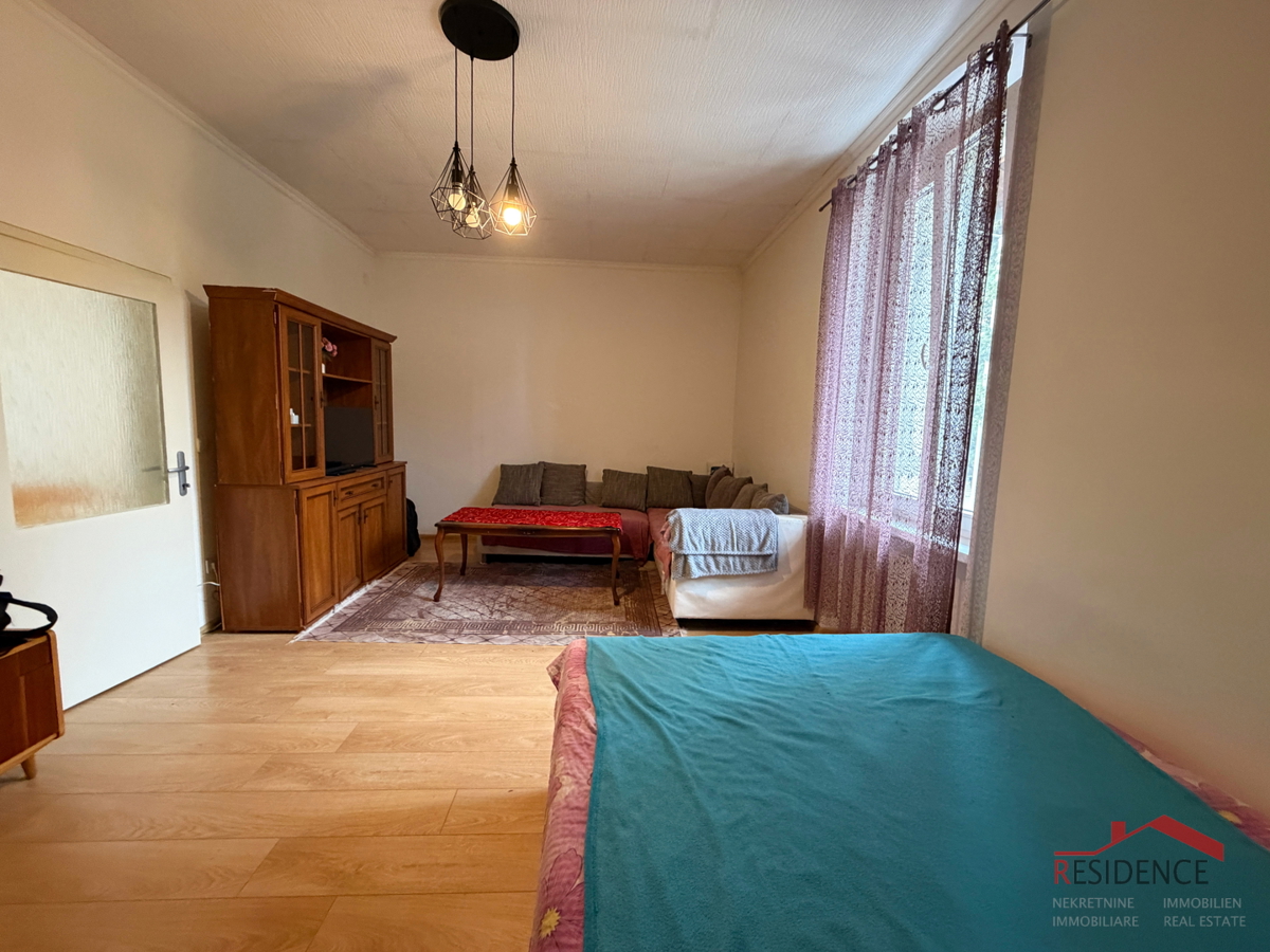 Pula, Stoja, 1. nadstropje