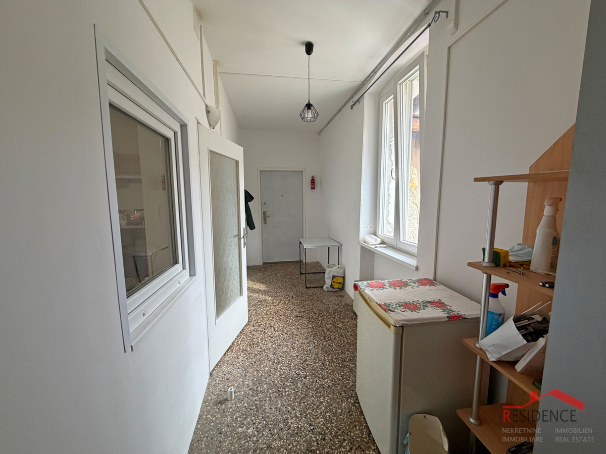 Pula, Stoja, 1. nadstropje