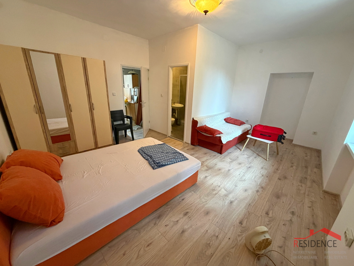 Pula, Stoja, 1. nadstropje