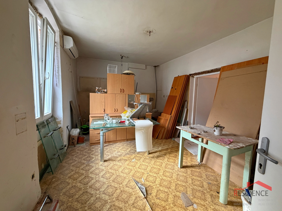 Pula, Stoja, 1. nadstropje