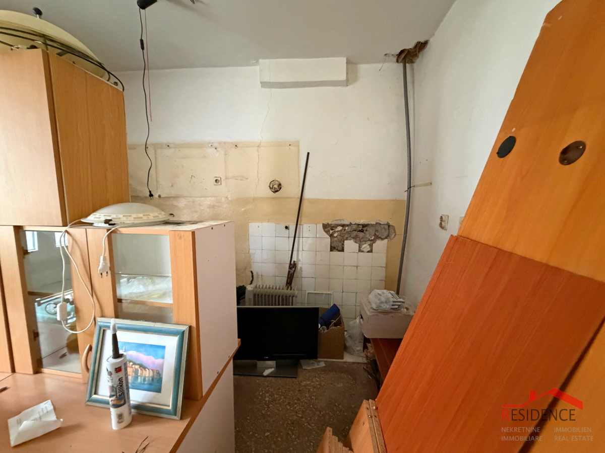 Pula, Stoja, 1. nadstropje