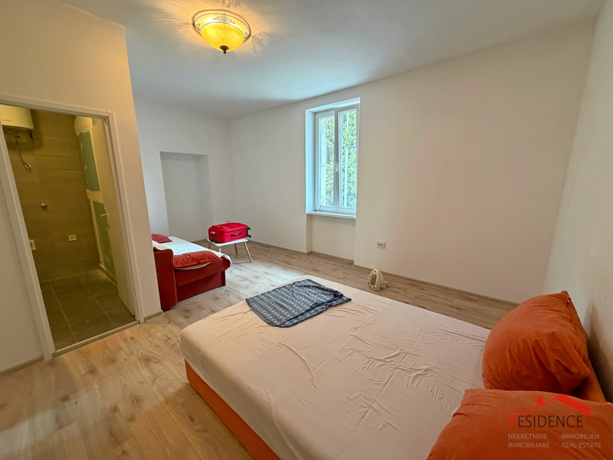 Pula, Stoja, 1. nadstropje