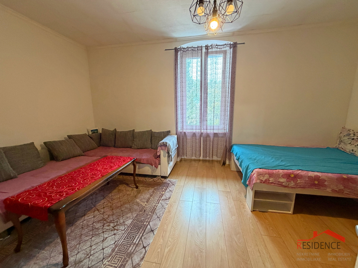 Pula, Stoja, 1. nadstropje