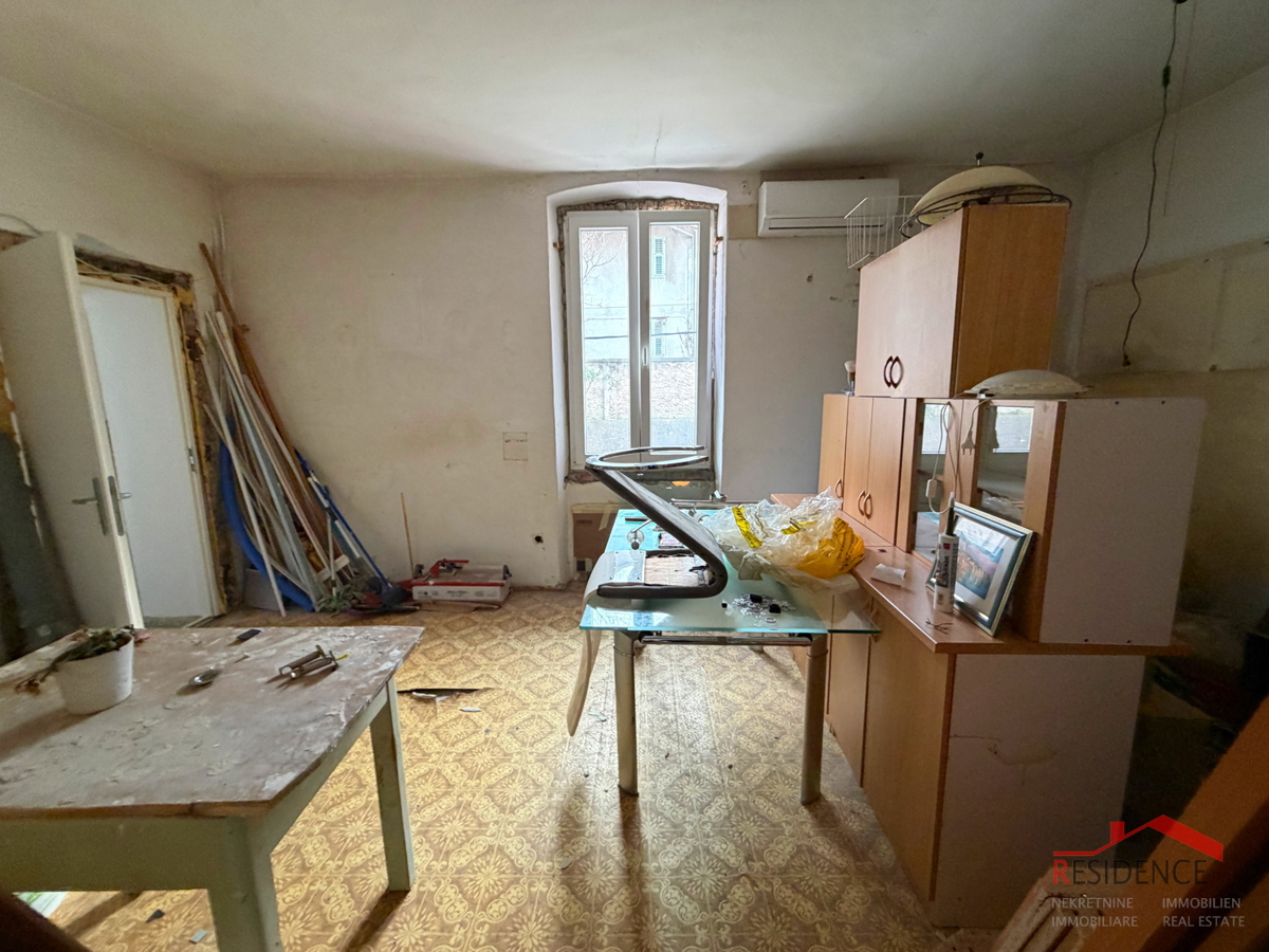 Pula, Stoja, 1. nadstropje