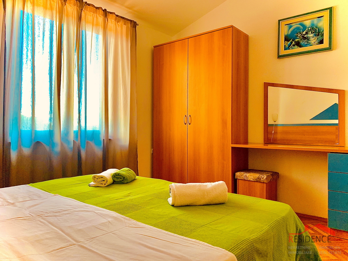 BANJOLE, HIŠA Z APARTMAJI IN RESTAVRACIJO, BAZEN