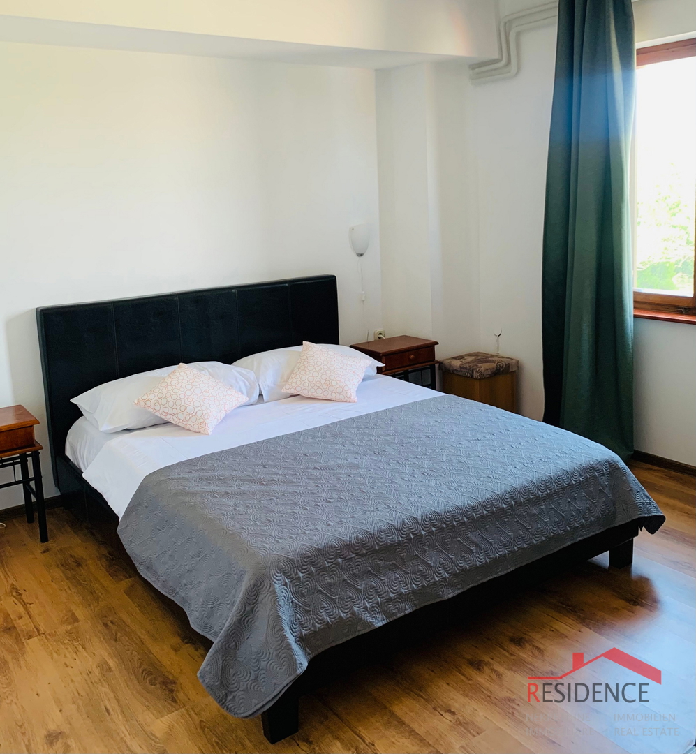 BANJOLE, HIŠA Z APARTMAJI IN RESTAVRACIJO, BAZEN