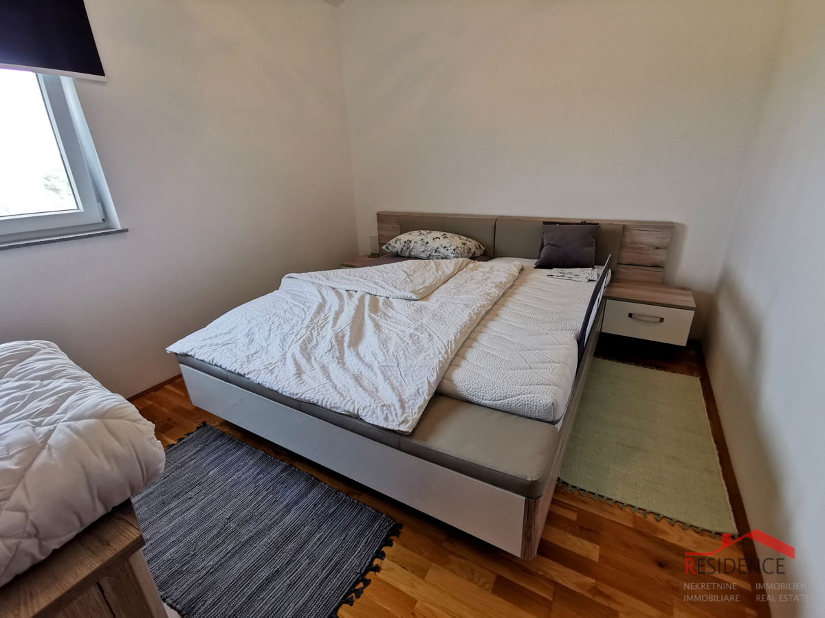 Galižana, dvonadstropna hiša, garaža